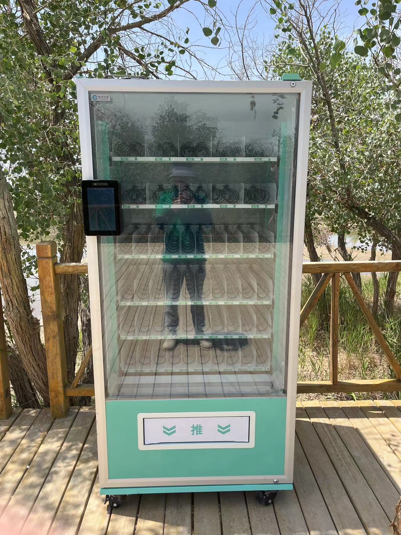 智購自動售貨機(jī)把科技塞進(jìn)零售里，打開賺錢的大門